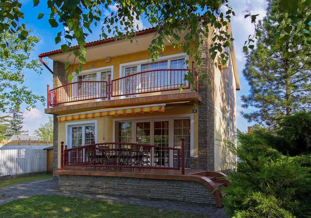 Klara Villa Siófok Rum bild
